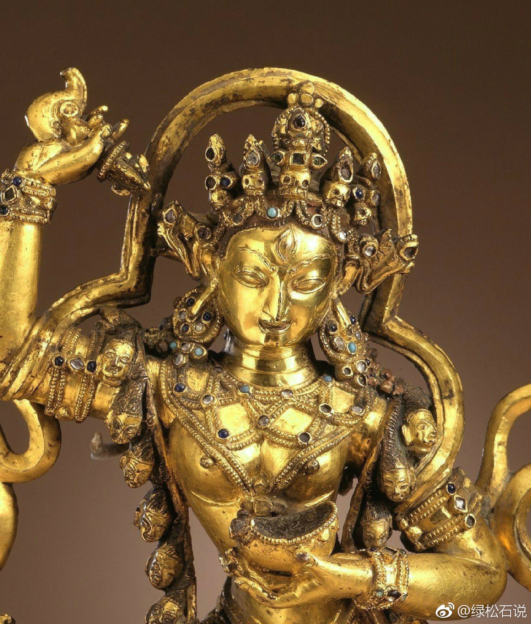 金刚瑜伽母造像是金刚亥母不现猪首的形象15世纪西藏中部地区造像