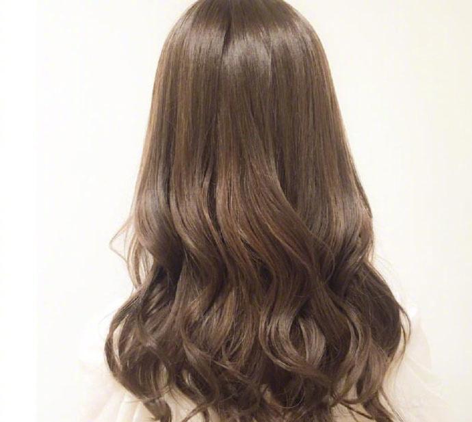 微卷中长发烫发发型今年冬天头发这样烫美的刚刚好