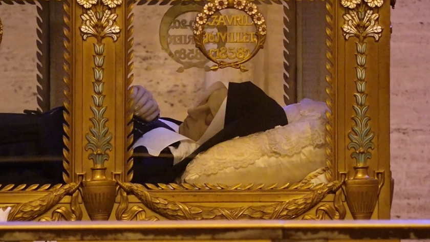 农村美少女去世139年,遗容依然栩栩如生,雷探长拜访百年睡美人