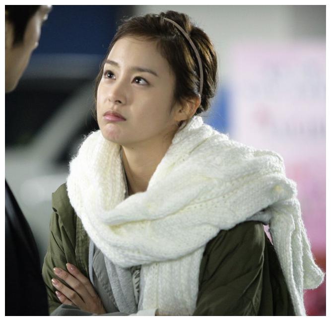 完美女神金泰熙精致的侧颜完全经得住时间的考验