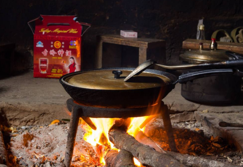 还有一种说法就是说在厨房里面,一定不要放太多的柴火,如果堆积了太多