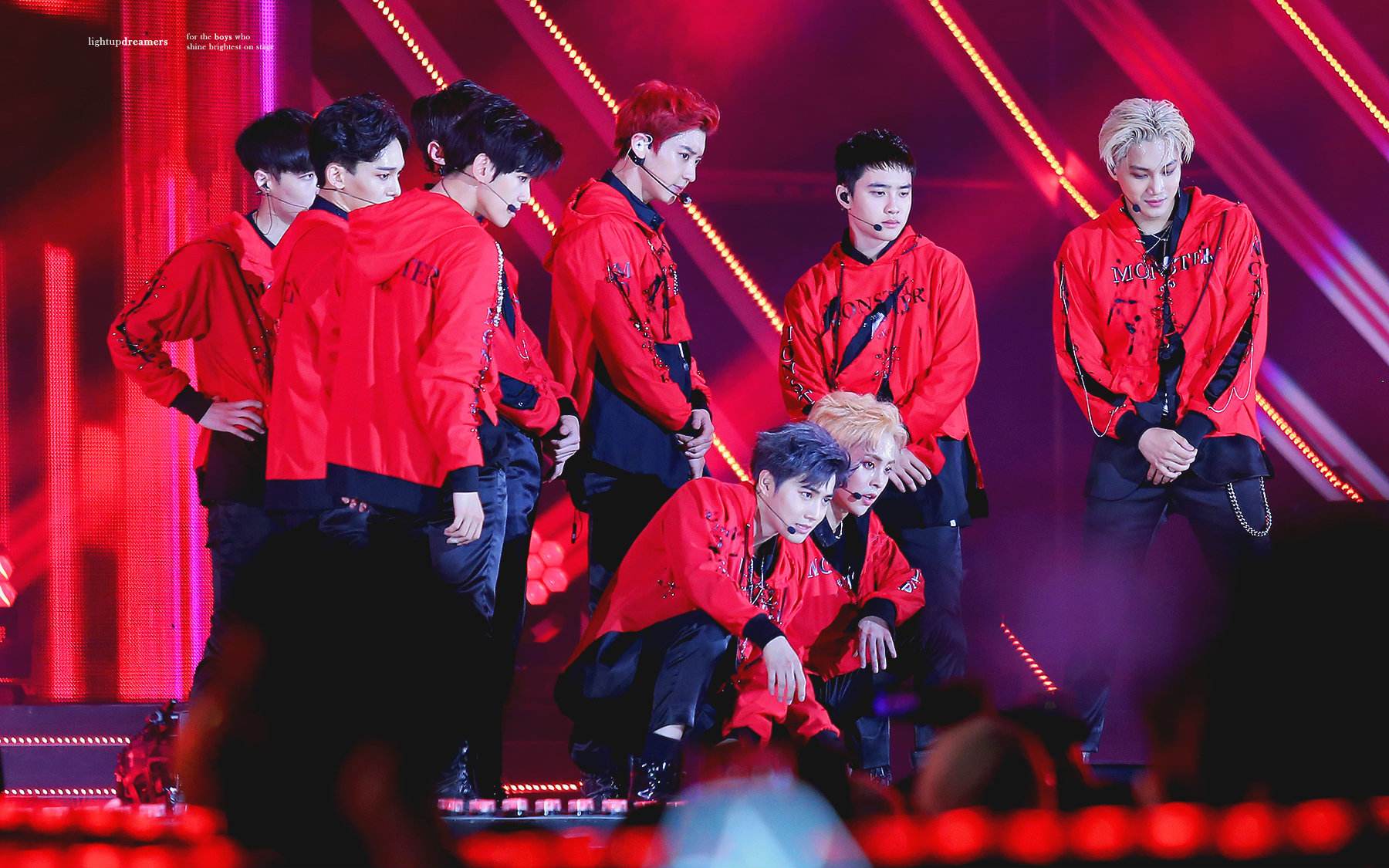 她们为顶级天团默默付出,成为专属女神,更是多次被其公开示爱!