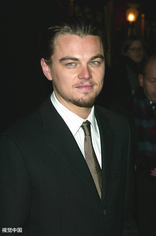 成就奖,后来娶了辣妹,现在儿女双全,而且他们的孩子颜值也是非常的高