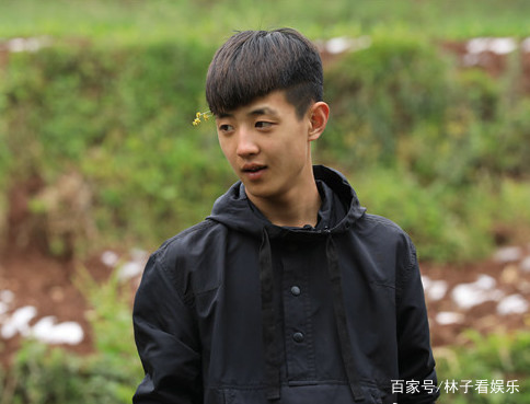 《变形计》一夜花光20万的少年,却为农村家庭省吃俭用拼命干活!