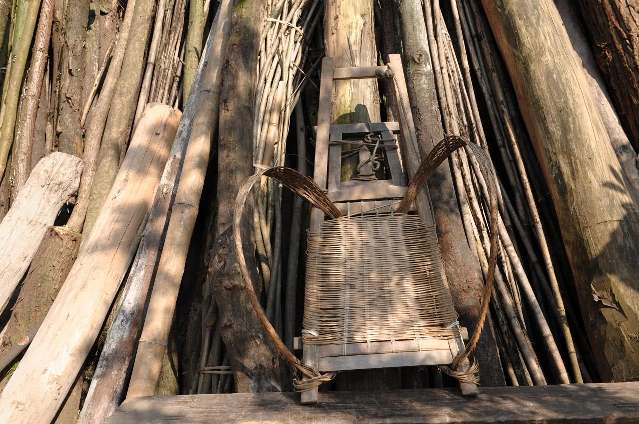 背夹子了,现在在四川已经不易看见,只有在一些偏远的农村地区还能偶尔