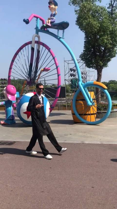 拥有第三条腿的男人!