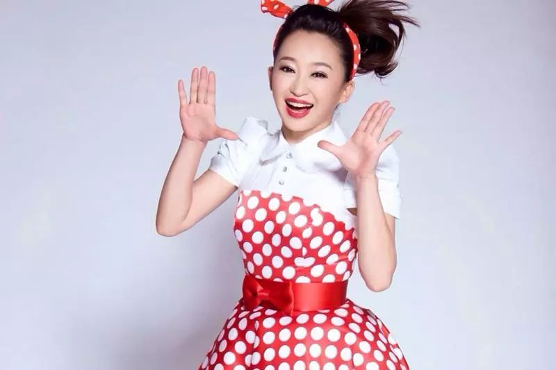 如今44岁了,所嫁何人还是个迷,她就是"小鹿姐姐"郏捷