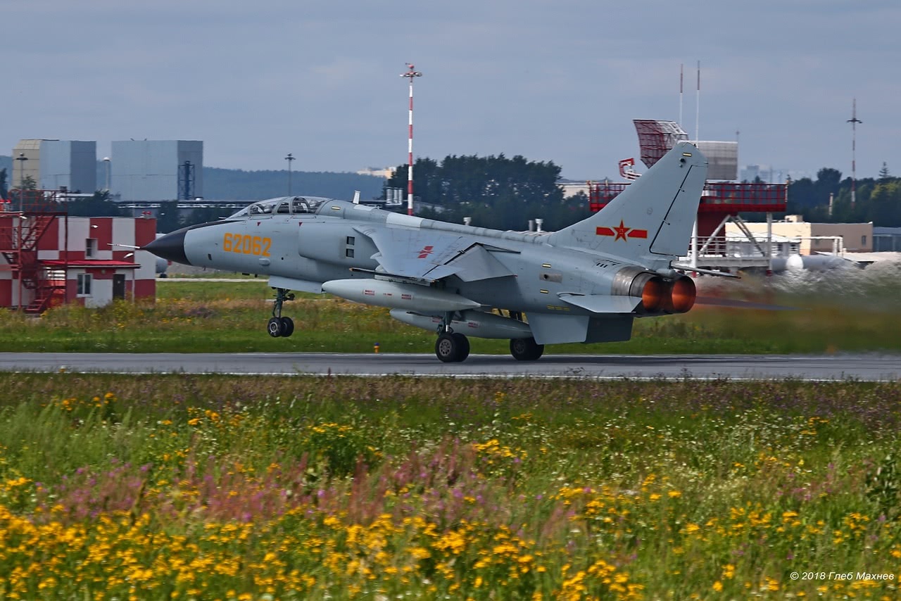 飞豹机队从俄载誉回国|轰六|歼轰|战斗轰炸机_新浪新闻