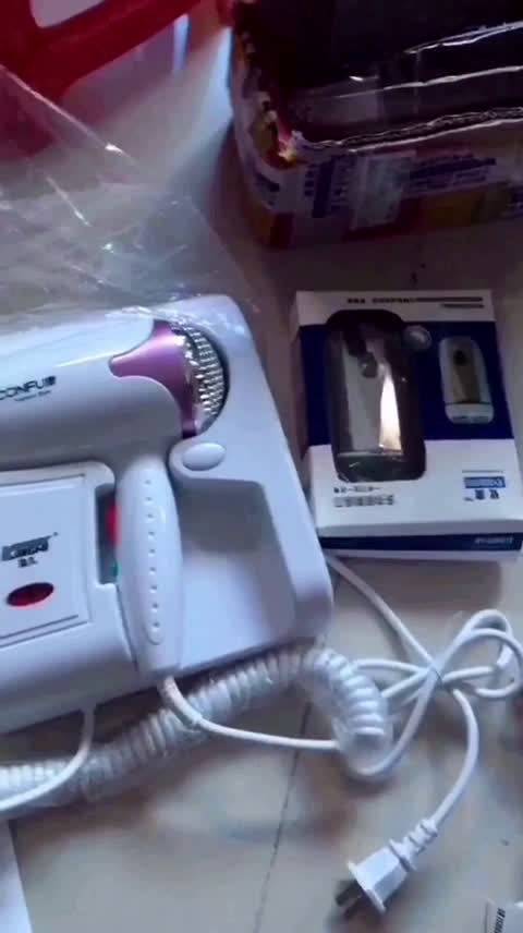 几个介绍常见偷拍设备的视频剪辑到了一起,希