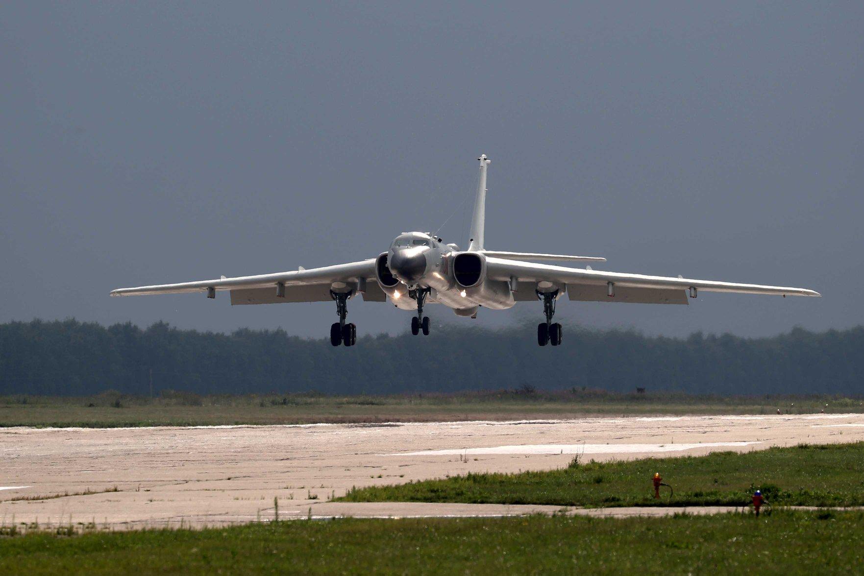 歼轰-7a,轰-6k,伊尔-76和运-9等飞机全部抵达俄罗斯比赛场