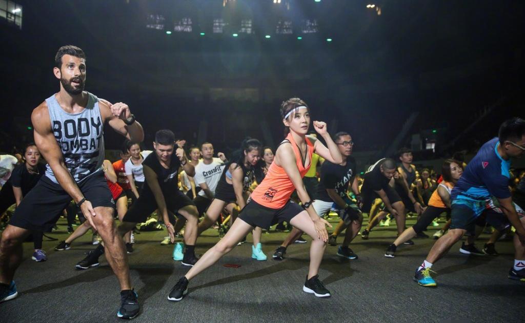 9月9日将近夜半12点,袁姗姗分享一组健身照并配文:"一小时运动好酸爽