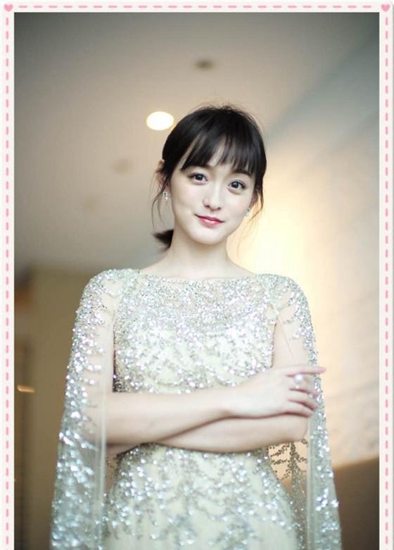 看了何泓姗,才知什么叫高级的性感