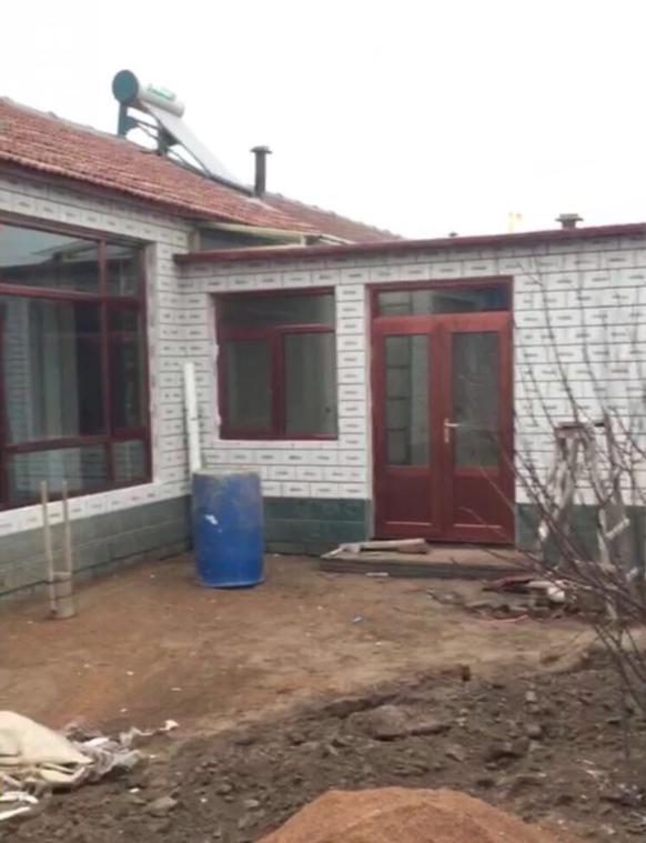 四间正房两件偏房门窗玻璃都是自己搞定的