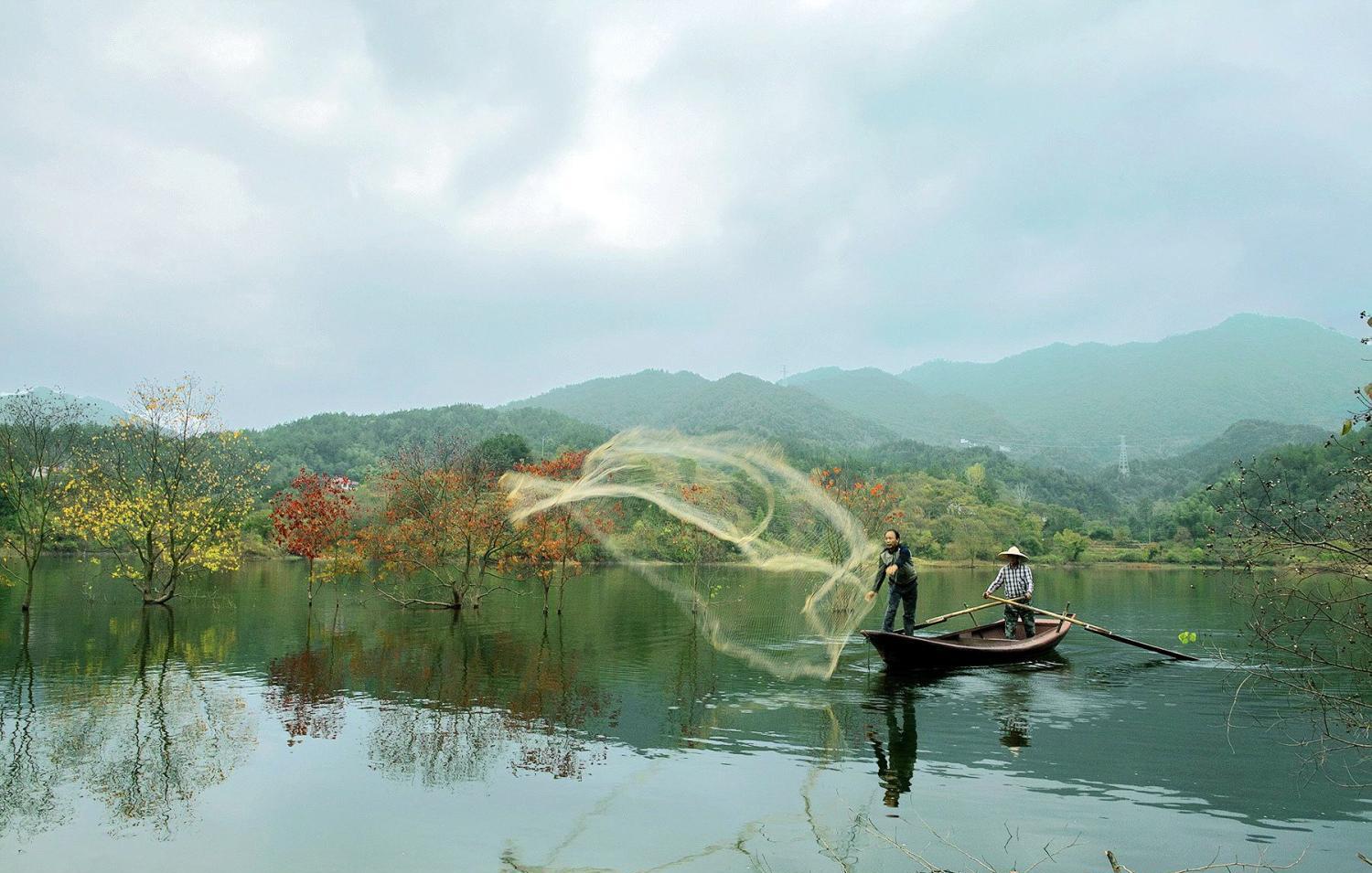 看红叶就要到这里, 罗田凤凰关水库水上红叶