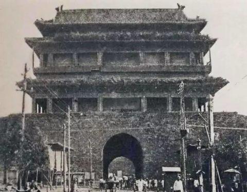 因为常年走死人,所以也叫死门,这座门就是著名的宣武门,宣武门是北京