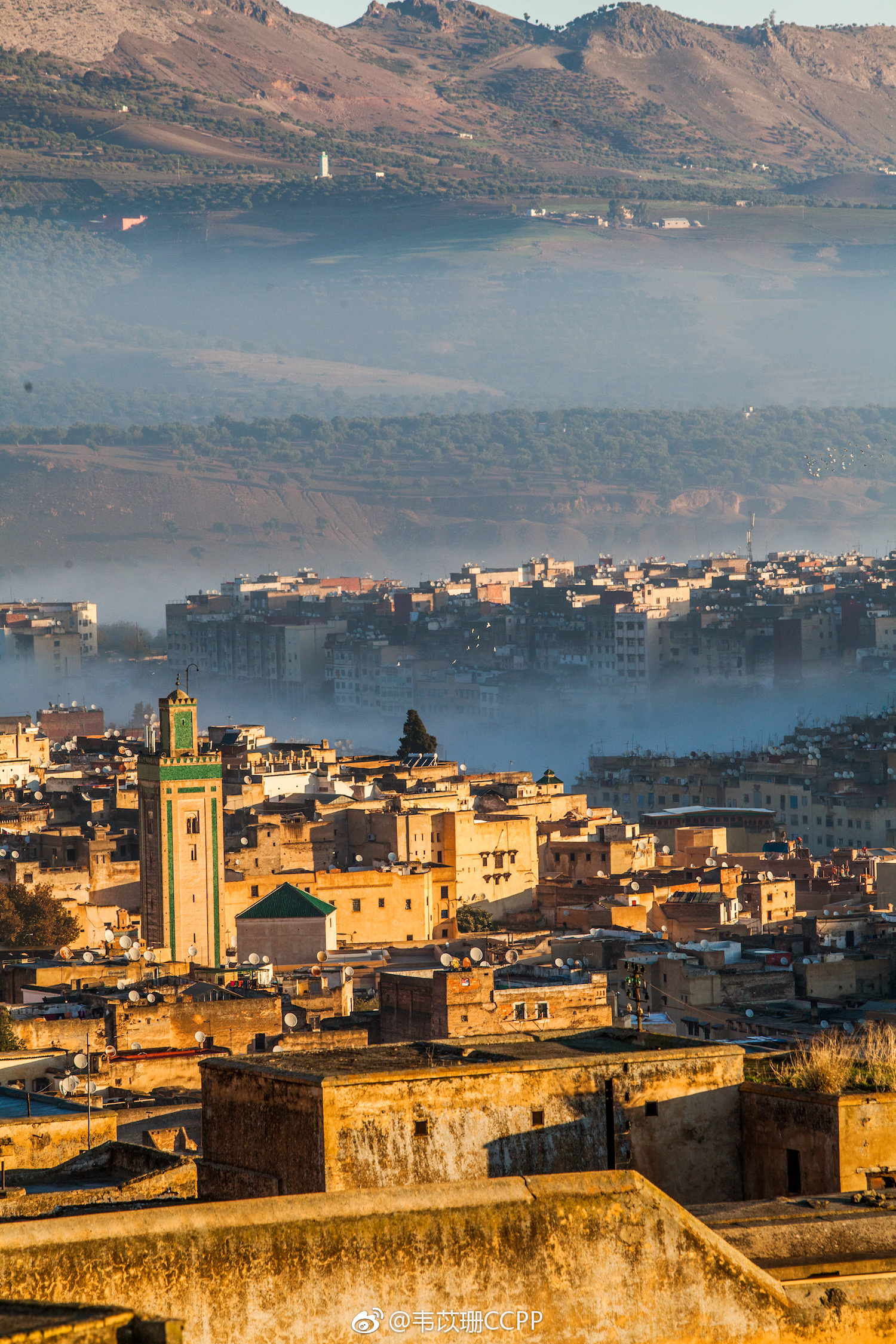 在摩洛哥的菲斯,住在一个可以俯瞰全城的酒店