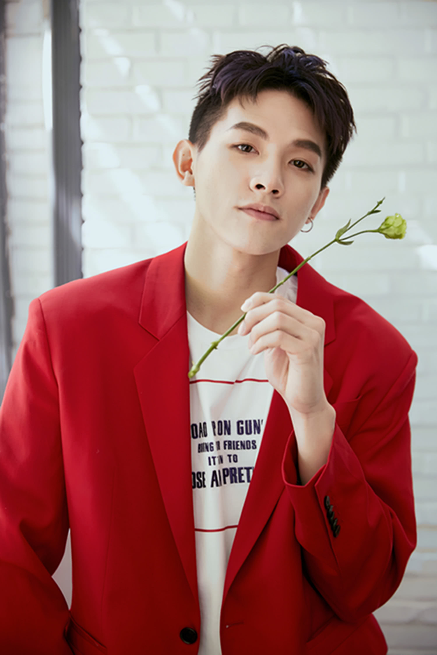 顺着这部剧,小编今天要安利一个私藏了很久的宝藏男孩——朱信宗.