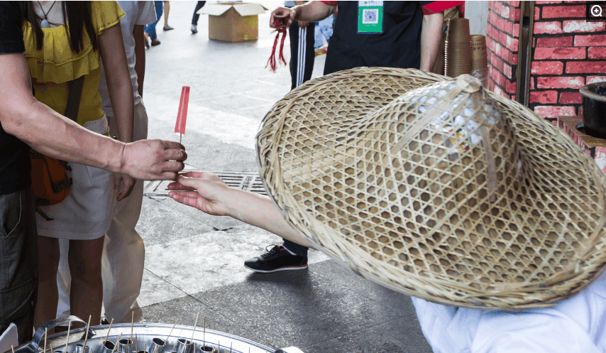 号称老西安古法手摇冰棍引客 60岁西安本土老人也没见过