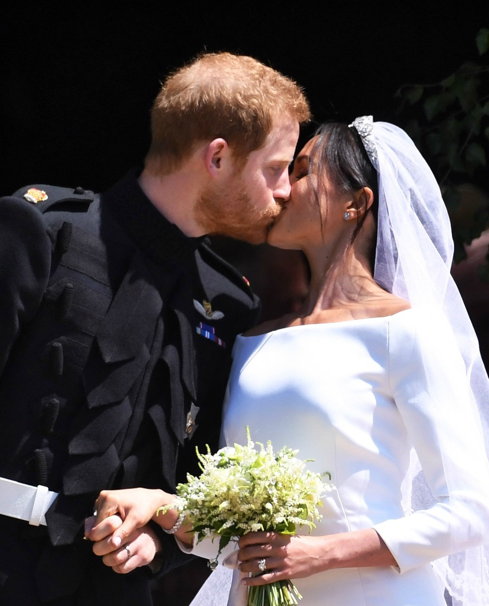 礼服好紧哈里王子大婚紧张多多细节照片展现梅根大气