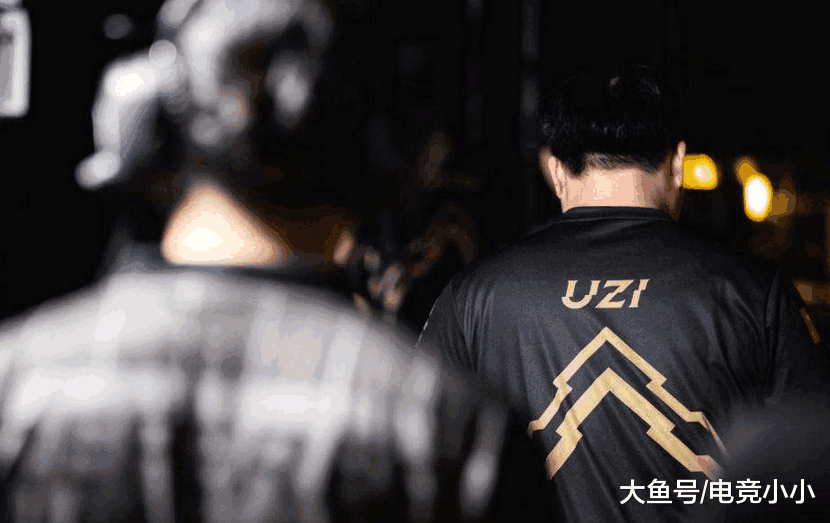 大鹌鹑直播时被惹怒, 满屏幕弹幕喊着要退游, 不是去年就退了吗?