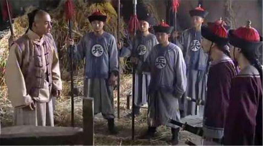 清朝官兵军服上为何会有两个不同的字，其中有什么含义吗？