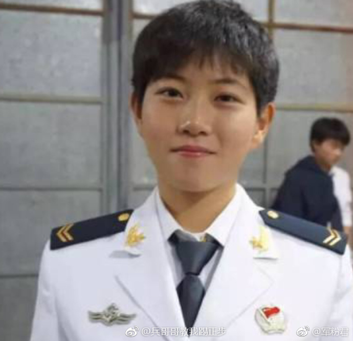 当初为什么剪了短发因为要成为帅气的中国女兵啊.
