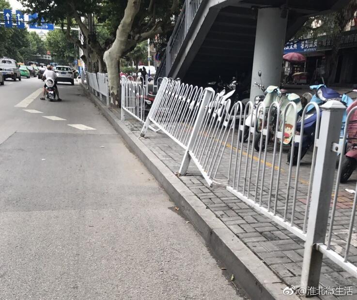 二马路围栏损坏严重 至今都未有任何人来修复