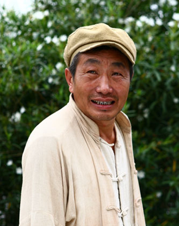 国家一级演员,与老婆青梅竹马结婚至今36年无绯闻,女儿更优秀