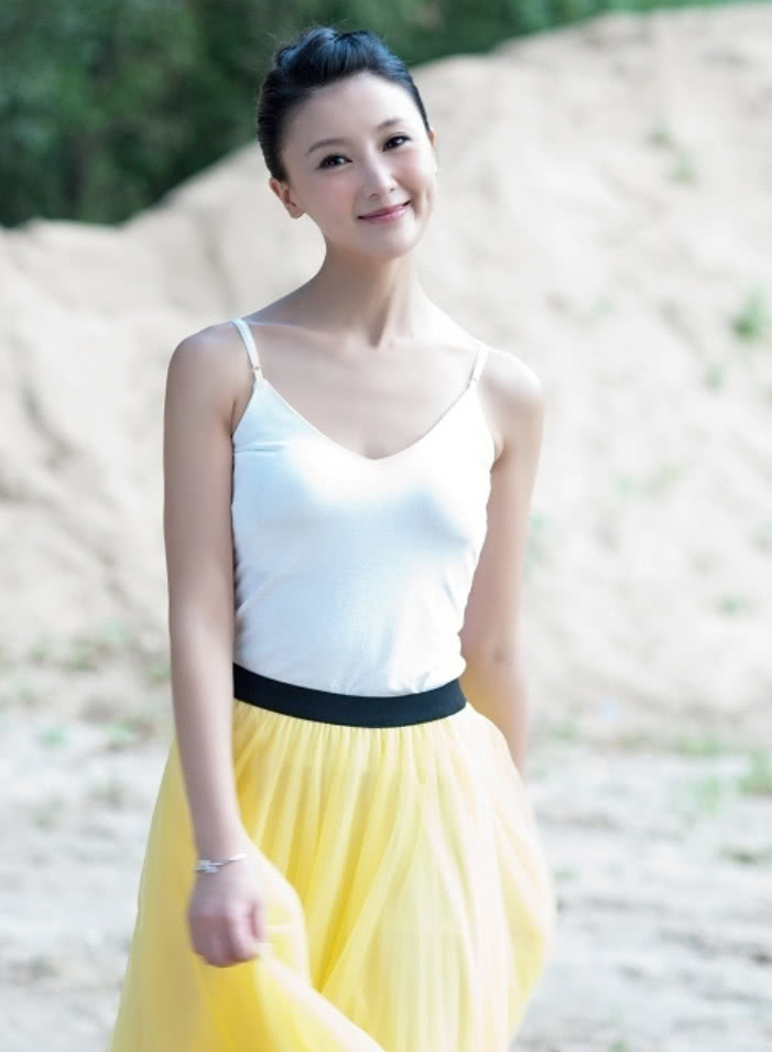 她嫁富豪生双胞胎被羡慕,今欠债连飞机都不能坐,34岁很年轻!