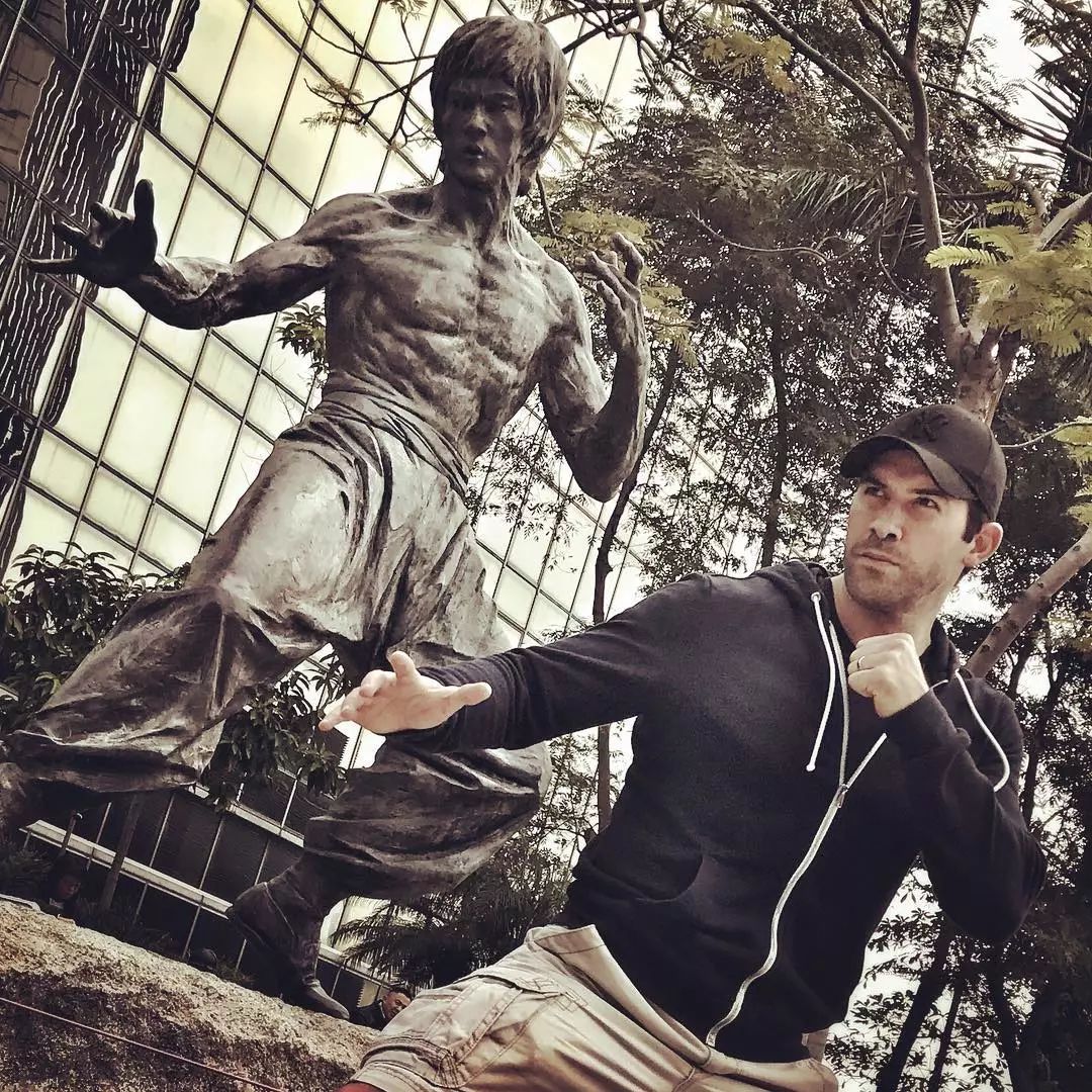 从无名龙套到霸屏肌肉男这个英国最猛的男人不火可惜