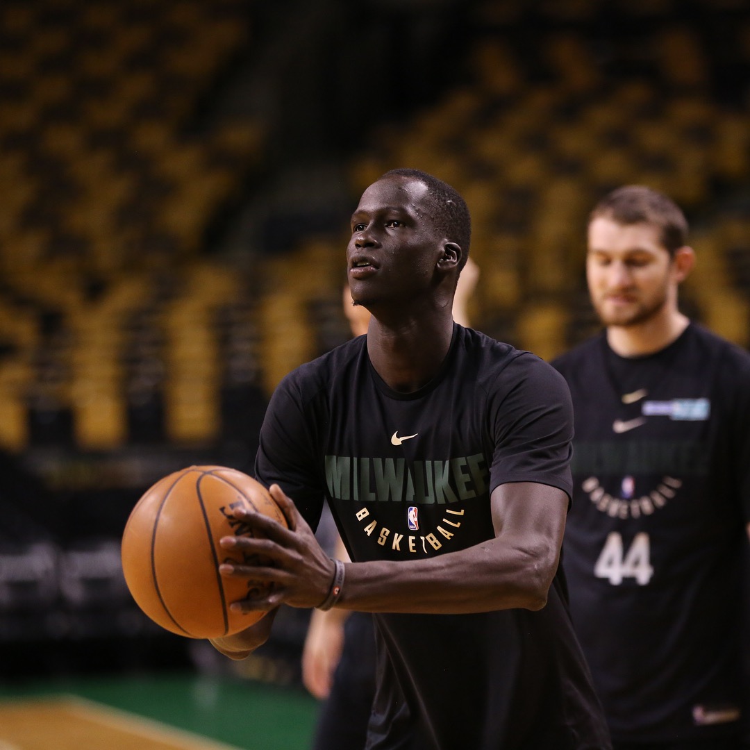 密尔沃基雄鹿队晒球员训练照