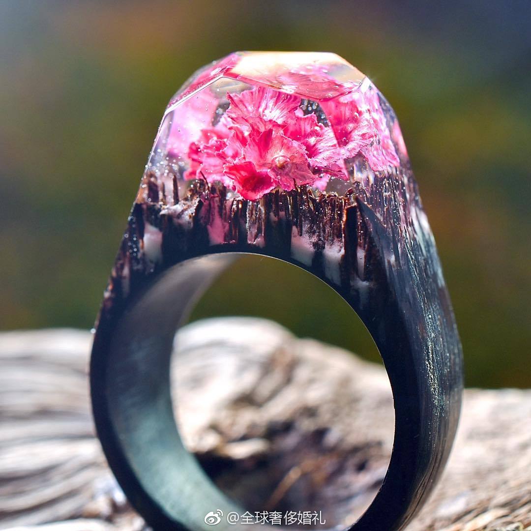 木头与滴胶结合的幻景戒指,小小的戒指,也可以如此神秘浪漫