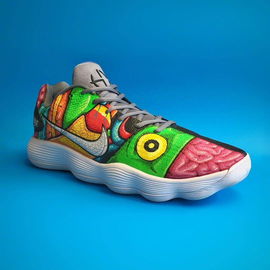 定制师为东契奇定制的kaws主题nikehyperdunklow