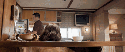 冰箱还有一个女同事也被带到了他的冰箱.