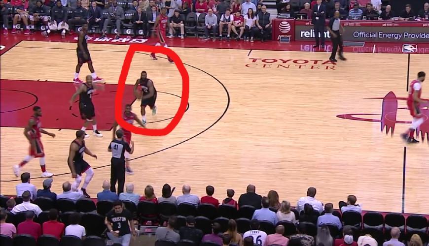 戈登惨遭猴子偷桃! 哈登立马上前怒视对方, 却遭黑手推搡