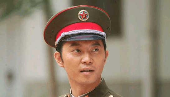 1985年, 中国推出了85式军服, 肩章上为何没有军衔?