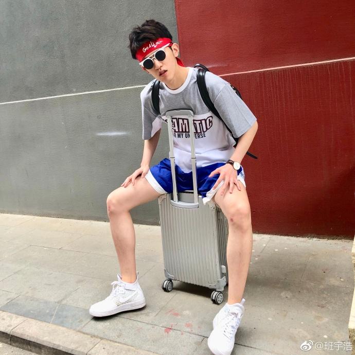 《非常完美》男嘉宾班宇浩微博晒照 网友曝扒身份信息