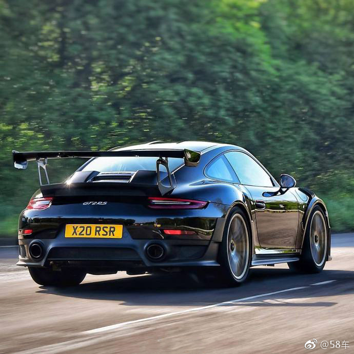 保时捷911gt2rs676767又有新的手机壁纸可以换了