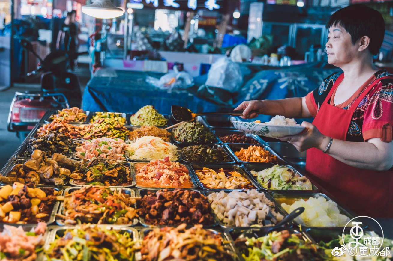 半边街夜市最新模样,有你的美食回忆么