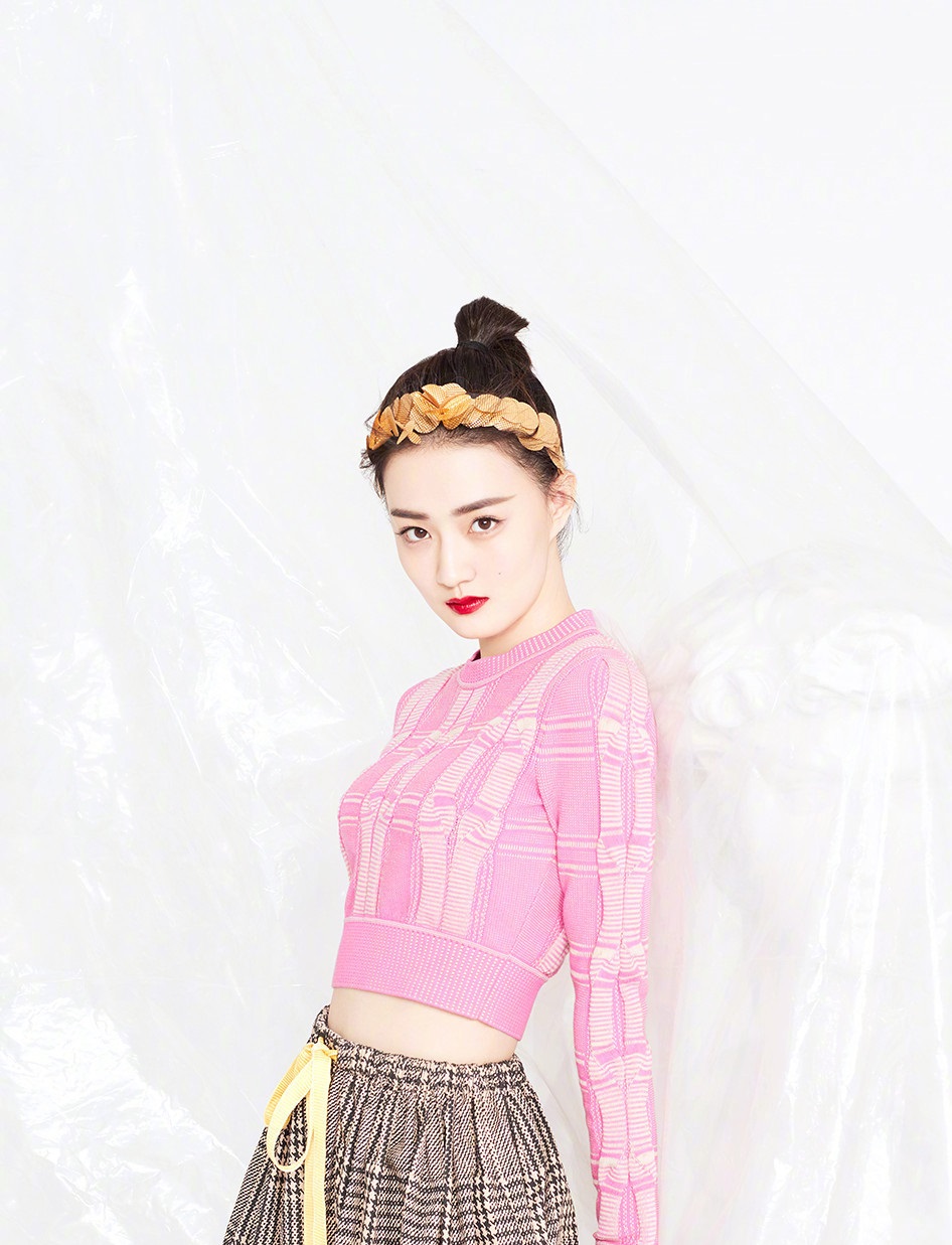 她因"数字小姐"争议不断,如今逆袭成演技派,穿透视装霸气十足