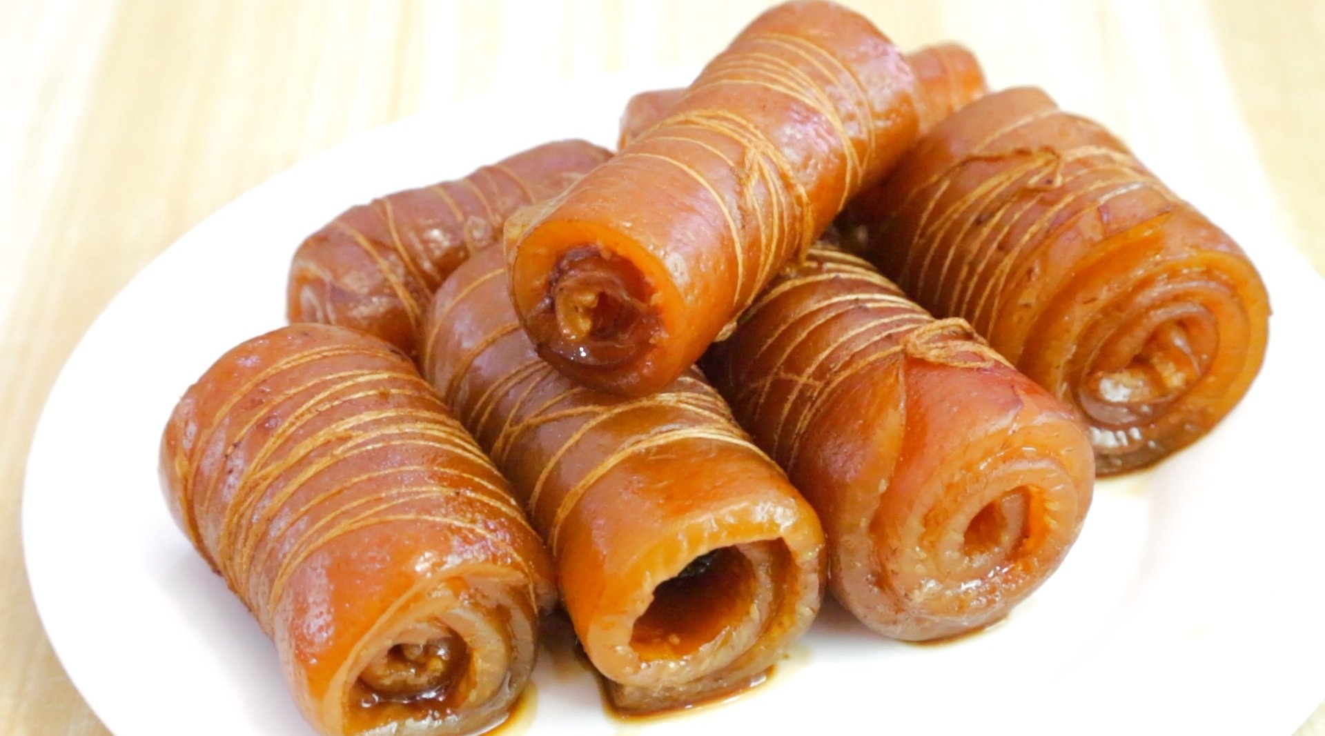 猪皮很多人不爱吃,学会猪皮这种吃法,好吃到流口水,嘴馋自己做