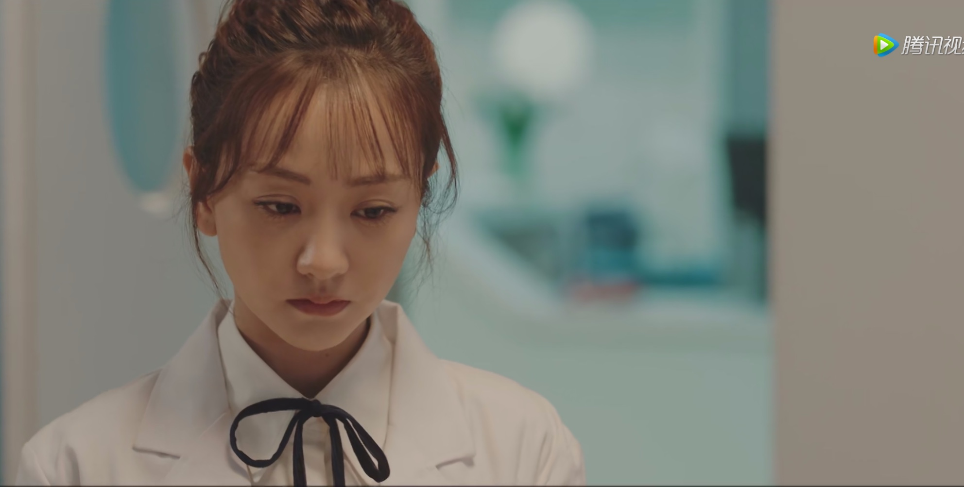 《沙海》杨蓉医生装上线,花痴神态真实还原见到帅哥的你