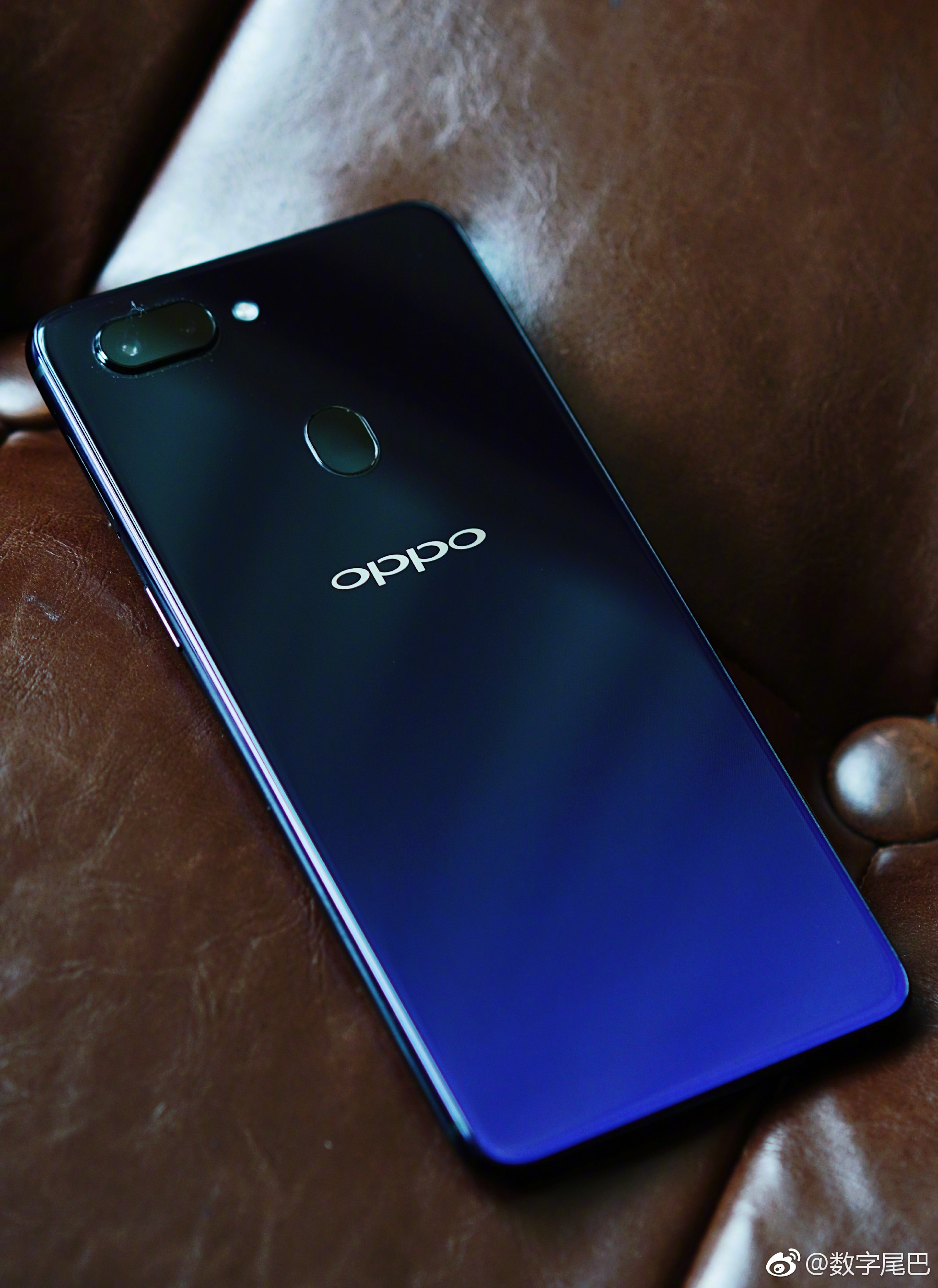 oppo r15 背面的渐变色真是非常考验拍摄角度