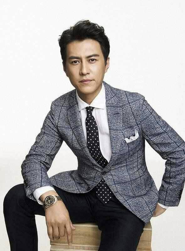 他的名字不是"奇东",更不是"斩东",大家记住了吗?