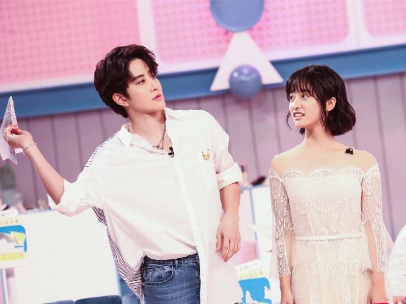 泰星mike对沈月动心? 脸红不敢看她, 说话结巴还直接逃走