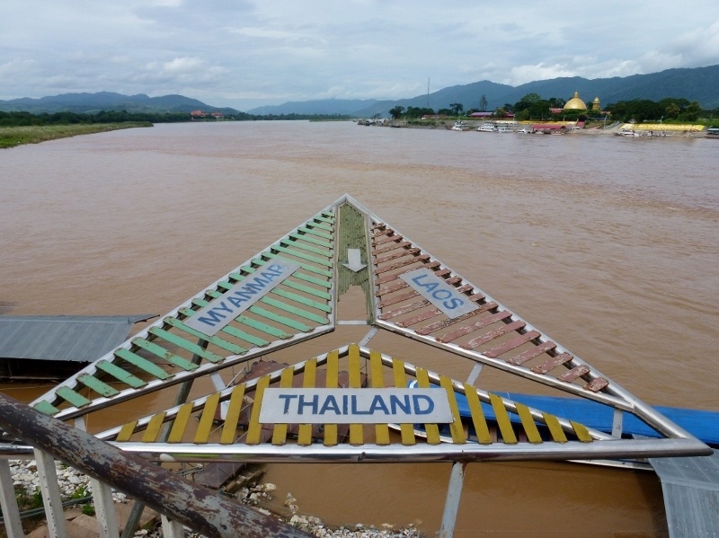 不设边境部队,没有紧张局势,15条友好相处的美丽国境线