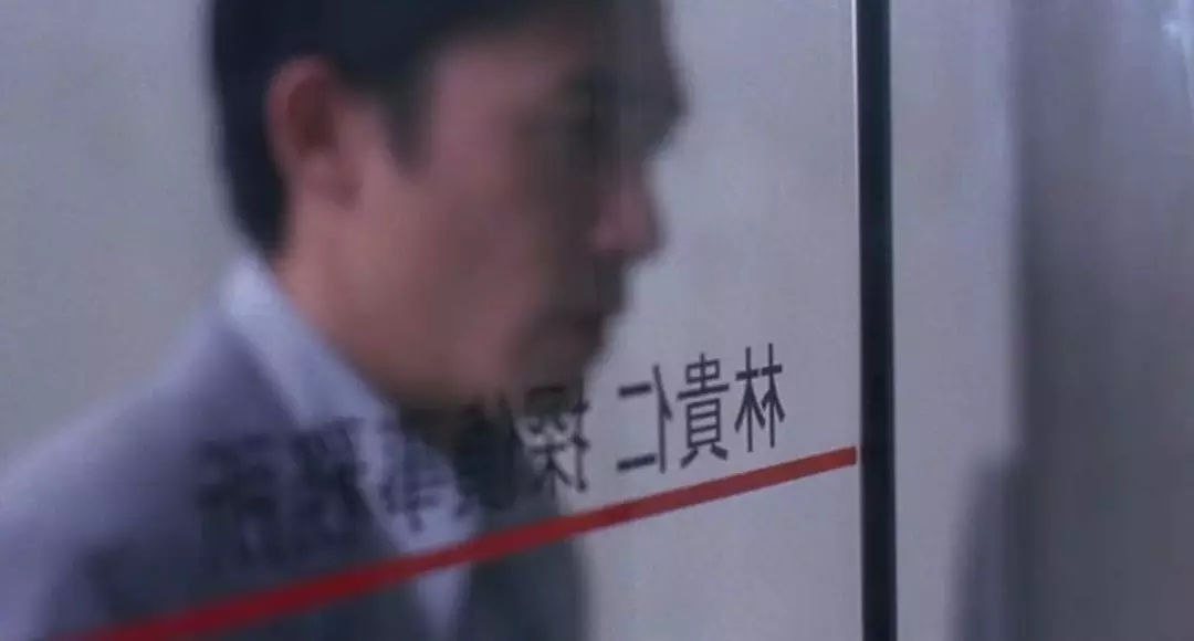 著名冲浪滑雪喂鸽子选手梁朝伟居然学会了克林