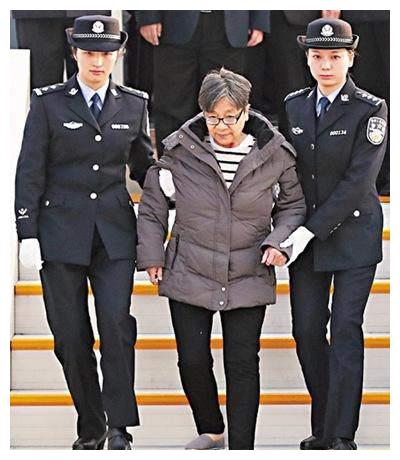 女贪官贪财贪色喜欢强壮的男人随时随地想来就来涉案25