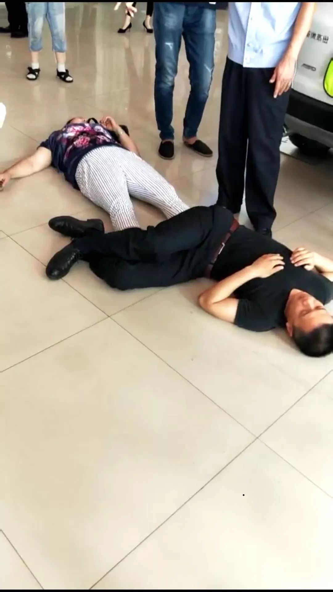 打老人事件:唐山本田4s店曾威胁车主,再维权小心有人打你们