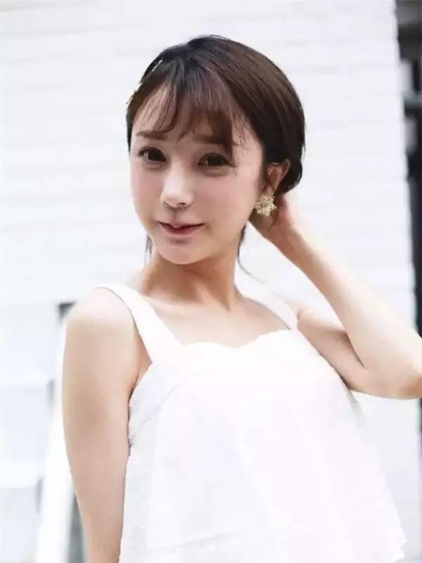 翻了一下蒋雪菲的微博,创造其玩转种种